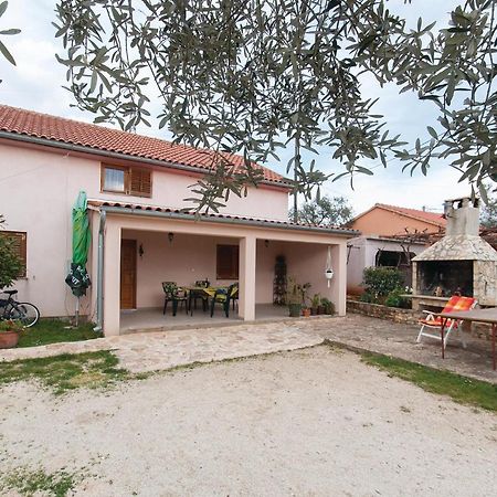 Lovely Apartment In Rovinj With Kitchen Exterior foto