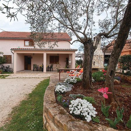 Lovely Apartment In Rovinj With Kitchen Exterior foto