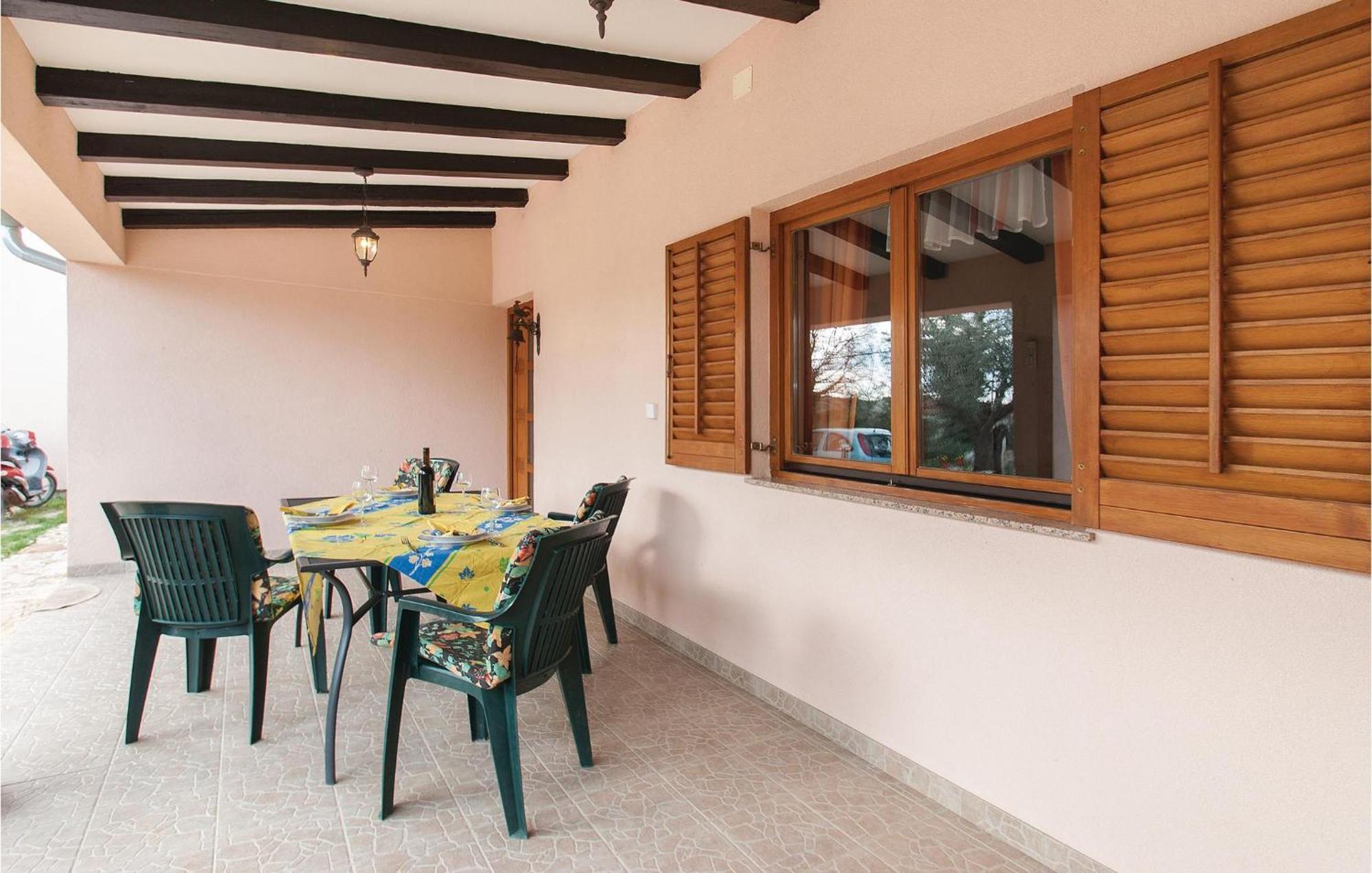 Lovely Apartment In Rovinj With Kitchen Exterior foto
