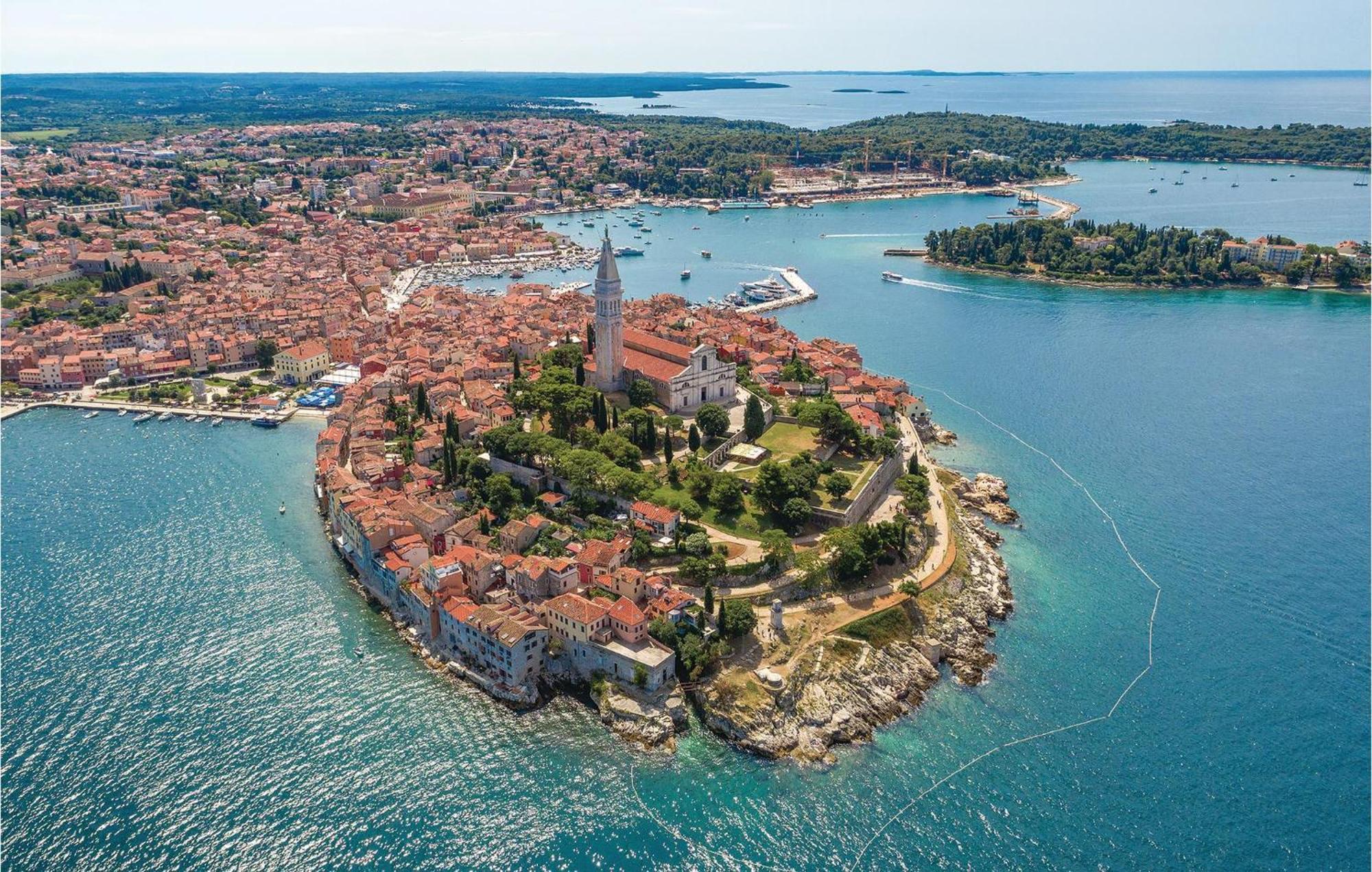 Lovely Apartment In Rovinj With Kitchen Exterior foto