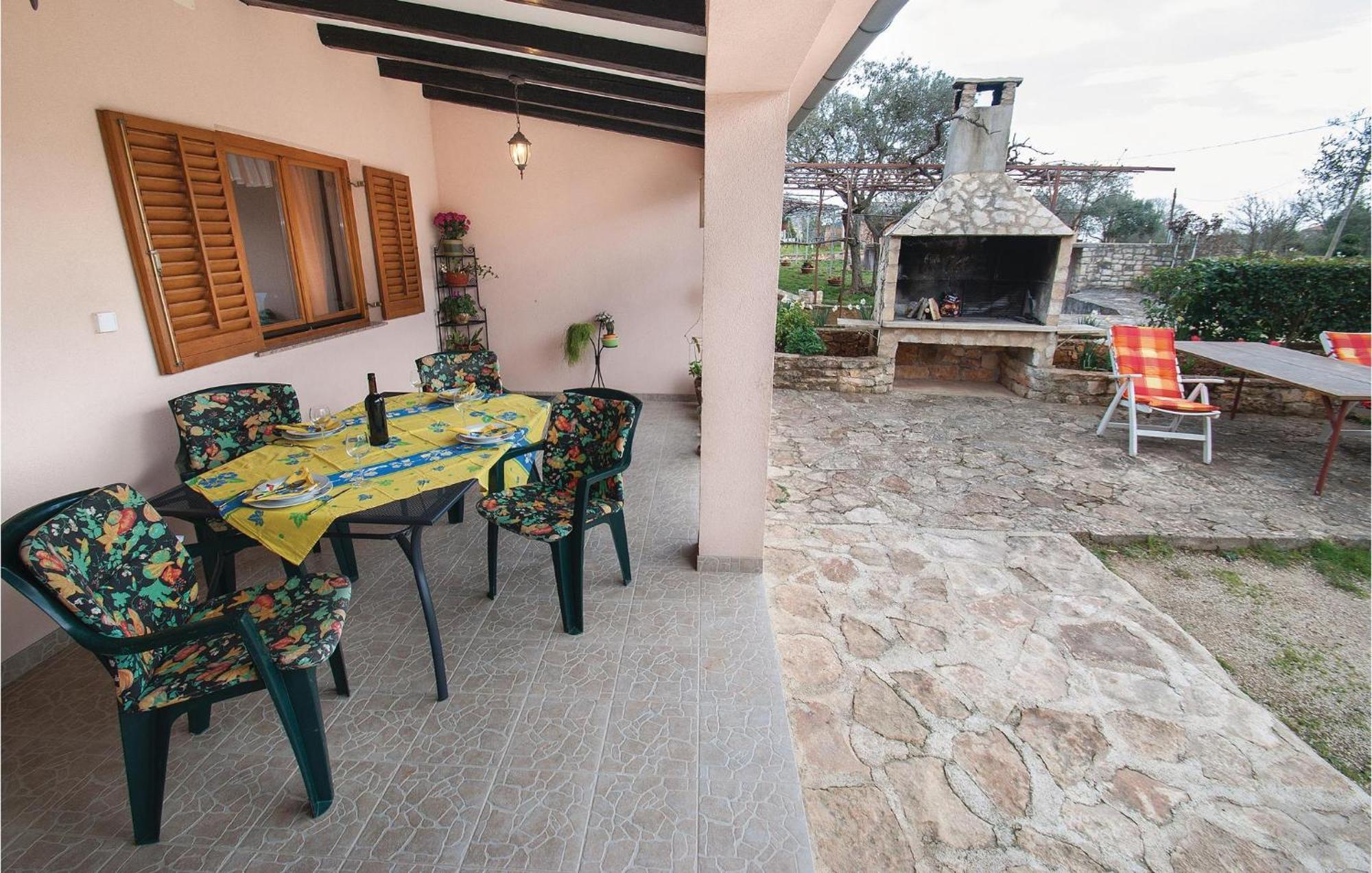 Lovely Apartment In Rovinj With Kitchen Exterior foto