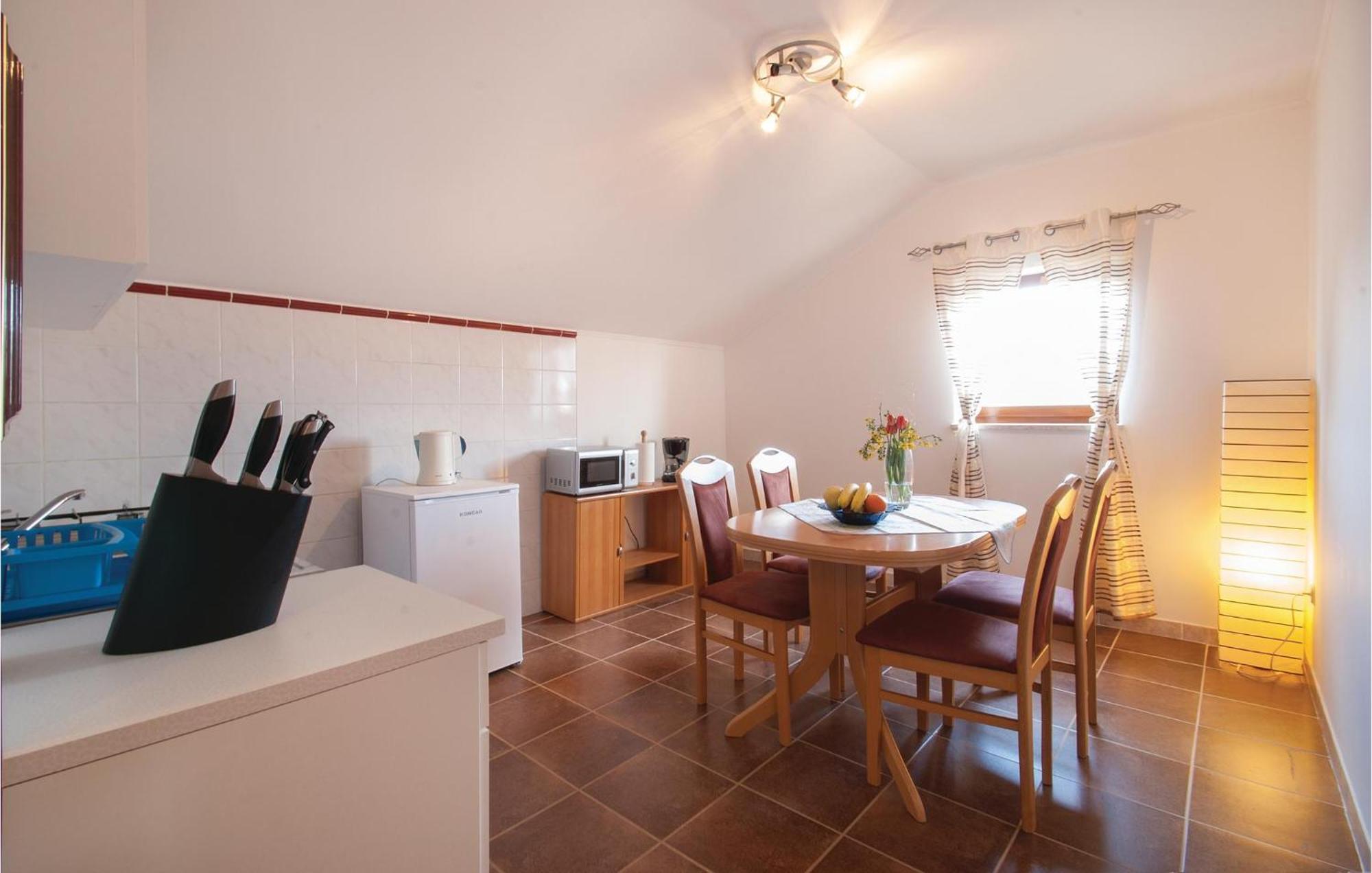 Lovely Apartment In Rovinj With Kitchen Exterior foto